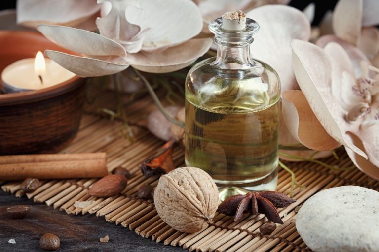 Une huile essentielle utilisée pour un massage relaxant