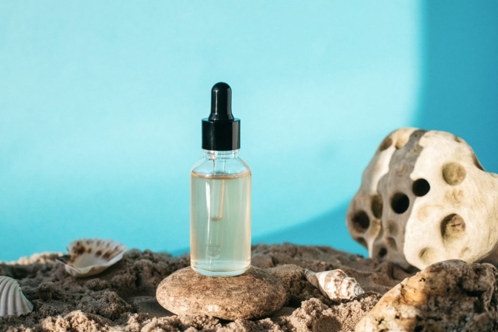 Un flacon d'huile cosmétique